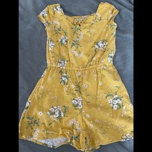 Old Navy floral romper sz 14 (XL)